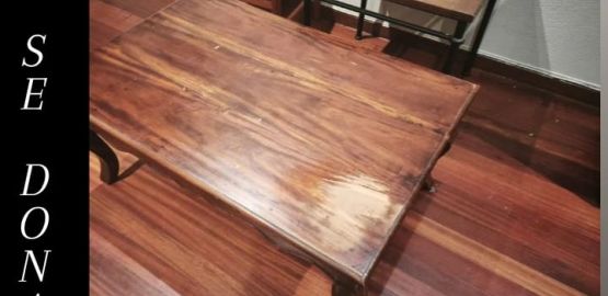 Un colaborador de Avante Ourense nos dona estos muebles: una mesa, un armario de comedor y una mesa redonda, todo en excelente estado. Las personas que lo necesitan que contacten a través del whatsapp de la asociación Avante Ourense.